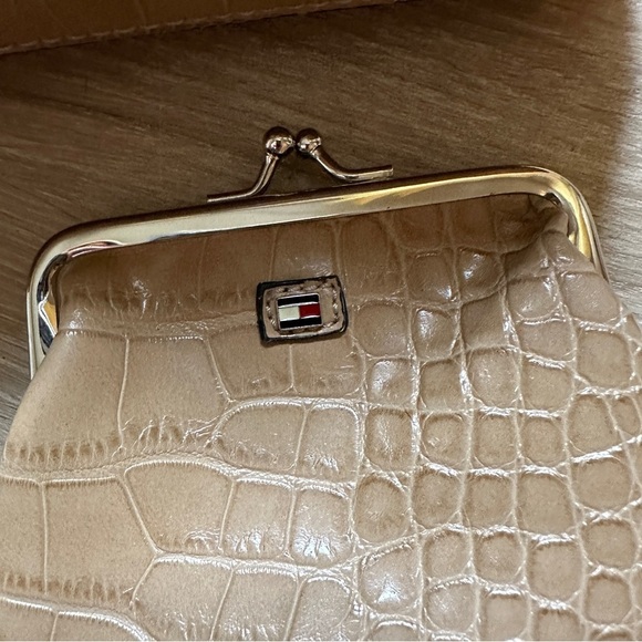 Tommy Hilfiger crocodile style handbag & coin purse - Picture 3 of 10